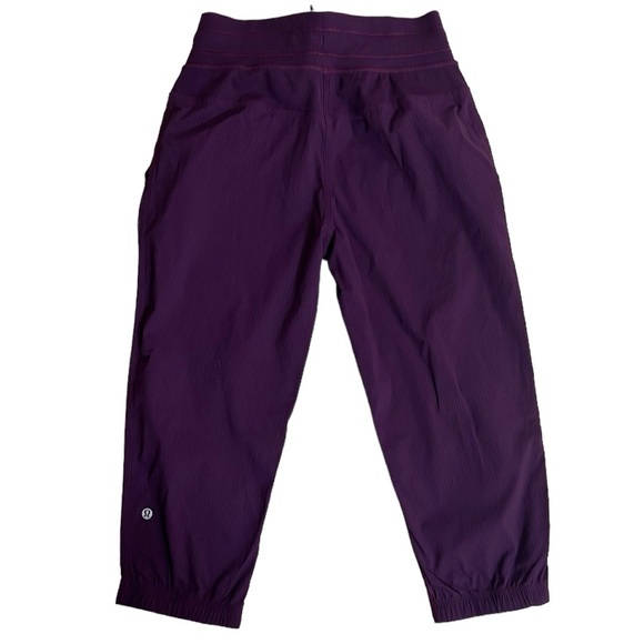 Lululemon Dance Studio Crop size 4 - Picture 2 of 3
